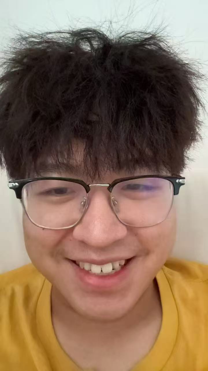 Pikachu 围着围巾、手拿 BOSS 罐装饮料的插画